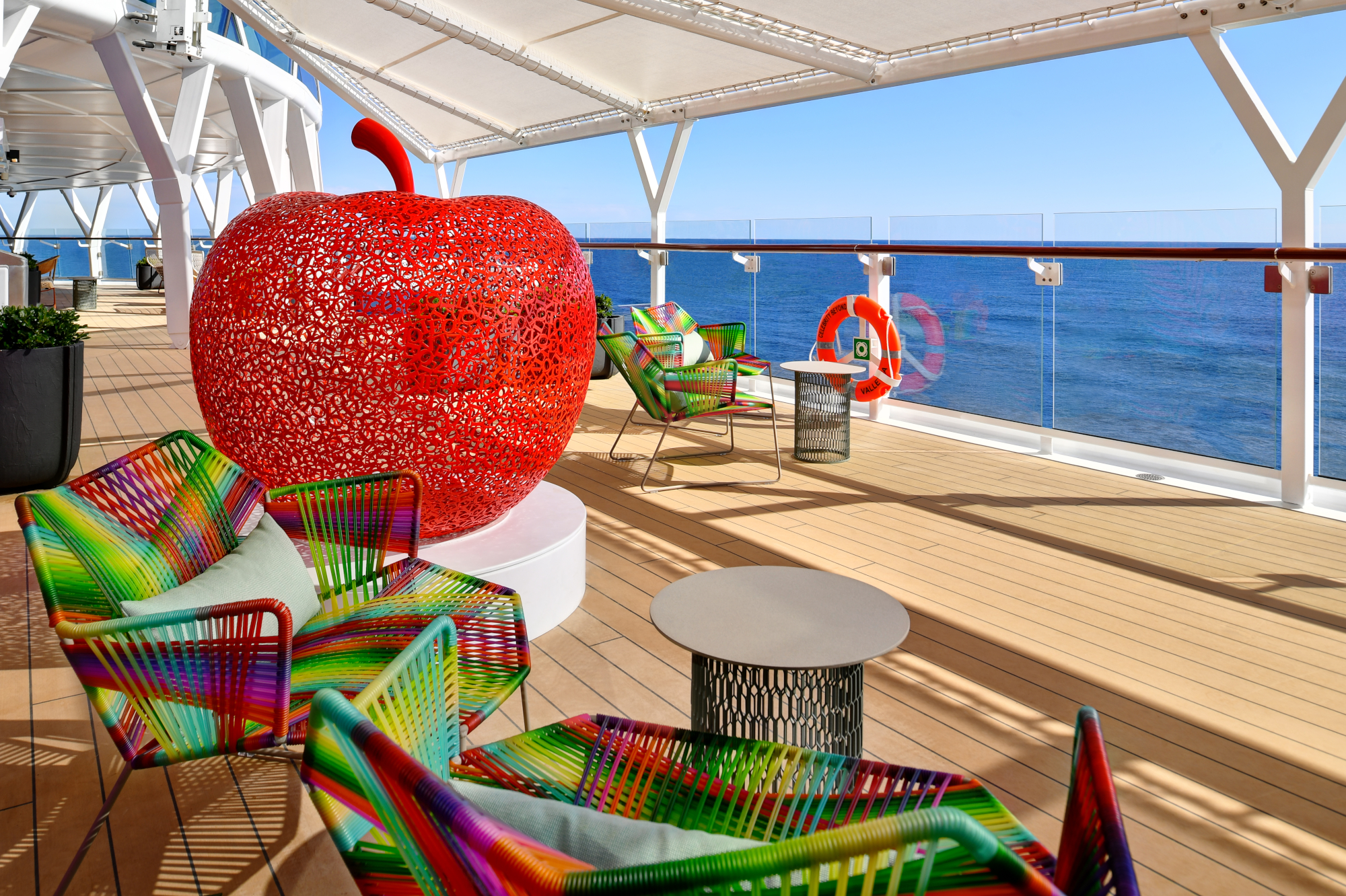 MyCruise Celebrity-Cruises Beyond Offentlige-arealer Barer-lounger-atrium13
